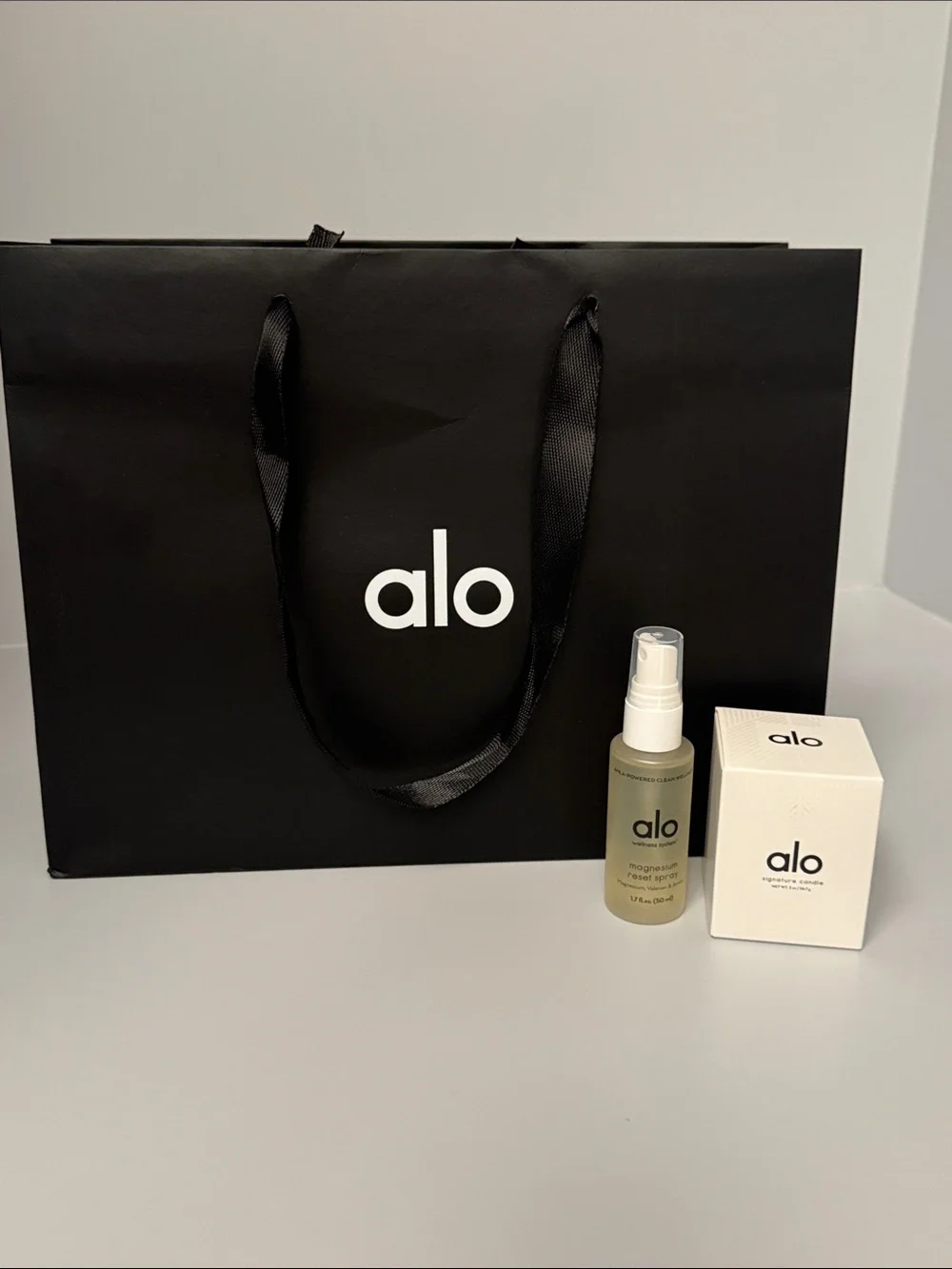 NEW! Alo Signature Candle, Magnesium Reset Spray and Gift Bag! Clean Wellness!